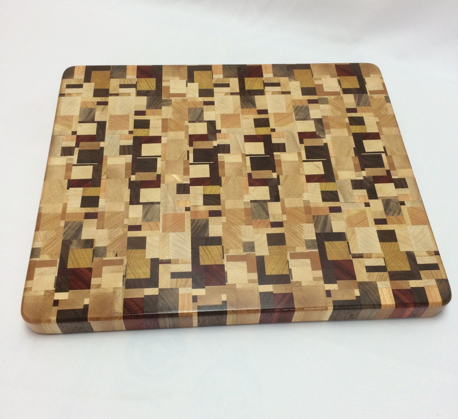 Chaotic pattern end grain butcher block