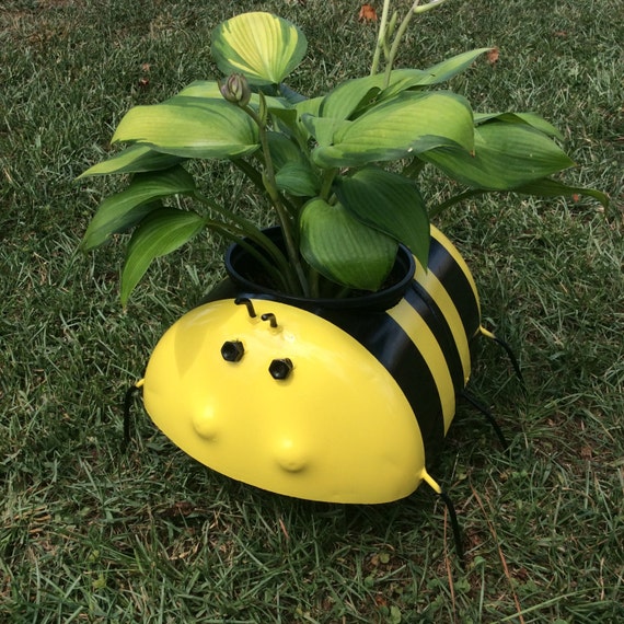 Bumblebee Planter SCRAP METAL Yard Art SCULPTURE...Plant