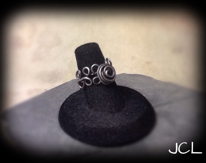 Wire wrapped steel floral ring