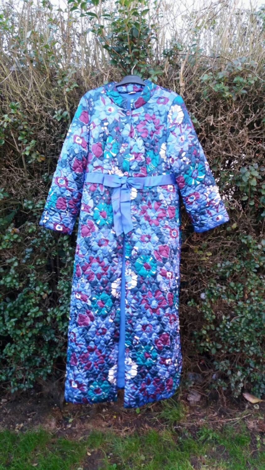 Vintage dressing gown house coat bright blue like new size FREE SIZE