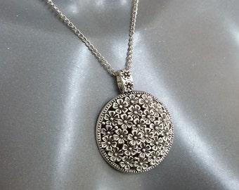 Links necklace "Casual" with flower pendant CK104