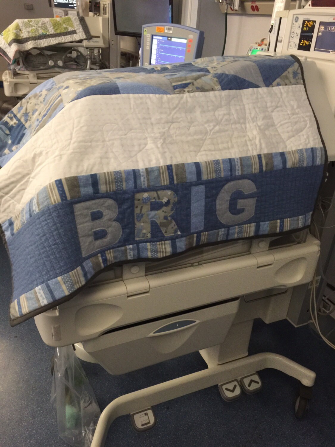 NICU isolette incubator cover quilt for preemie micropreemie
