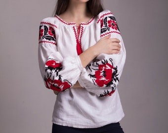 Embroidered blouse. Linen. Flowered blouse. Ukrainian vyshyvanka.