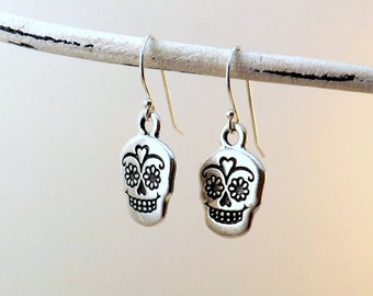 Sugar Skull earrings / Silver skull earrings / Dia de los Muertos earrings / Day of the Dead earrings / Halloween earrings