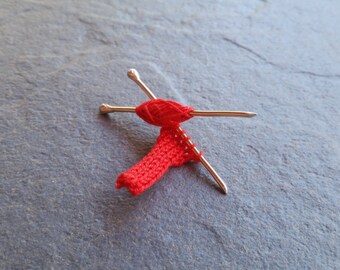 Crochet, broch, crochet pin, broche, pin, silver, jewelry, red