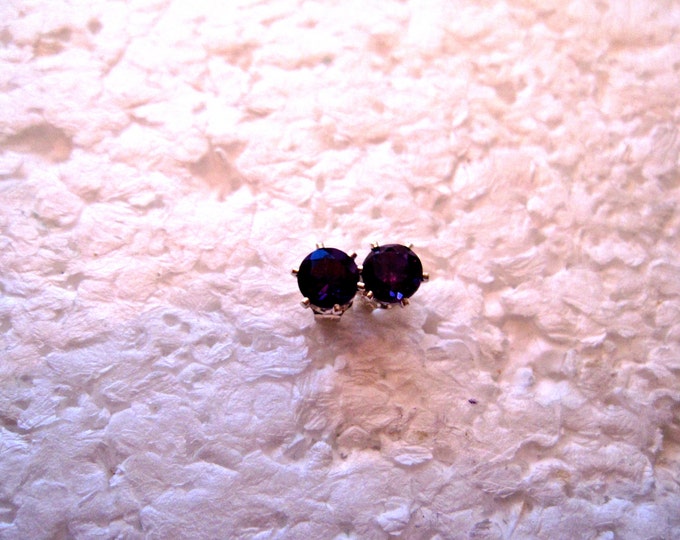 Amethyst Stud Earrings, 5mm Round, Natural, Set in Sterling Silver E895