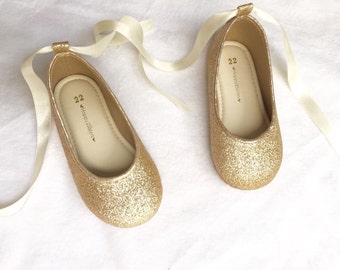 chaussure bebe dore