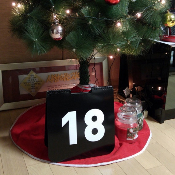 Simple Perpetual Calendar Wall Hanging Standing Desktop Calendar