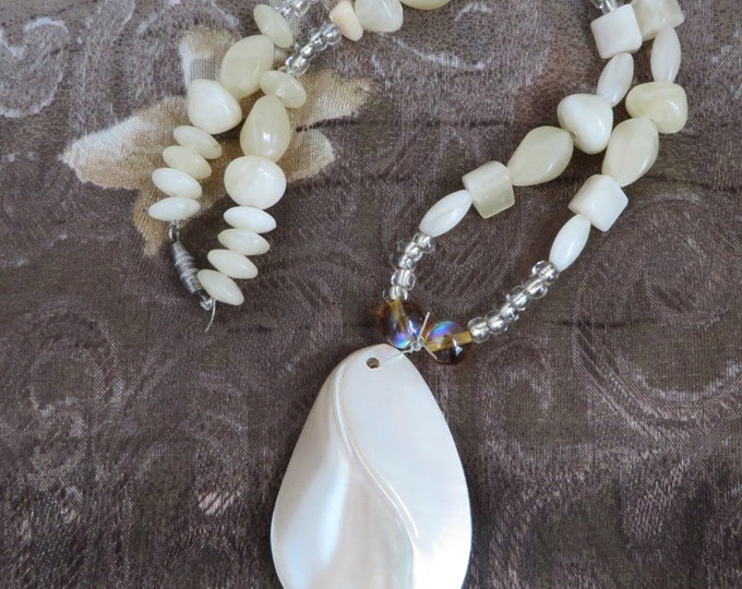 Vintage MOP Pendant Necklace, Mother of Pearl, Abalone Beaded Necklace, Vintage Natural Shell Pendant