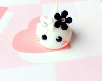 Black & White Flower Girl, White Hoppe Chan Figure, Kawaii Miniature, Cute Home Decor Tamagotchi, Kawaii Figurine, Kawaii Squishy Cute Gift