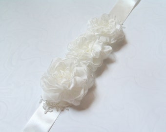 Bridal ivory sash, Floral sash, Flowers sash wedding Pearls sash, Romantic wedding accessories Lace