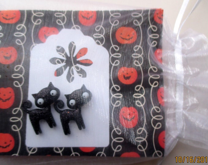 Black cat earrings-Cat studs-Black cat studs-Glittery cat posts-Halloween earrings-Cat earrings-Halloween gifts-teen party favors