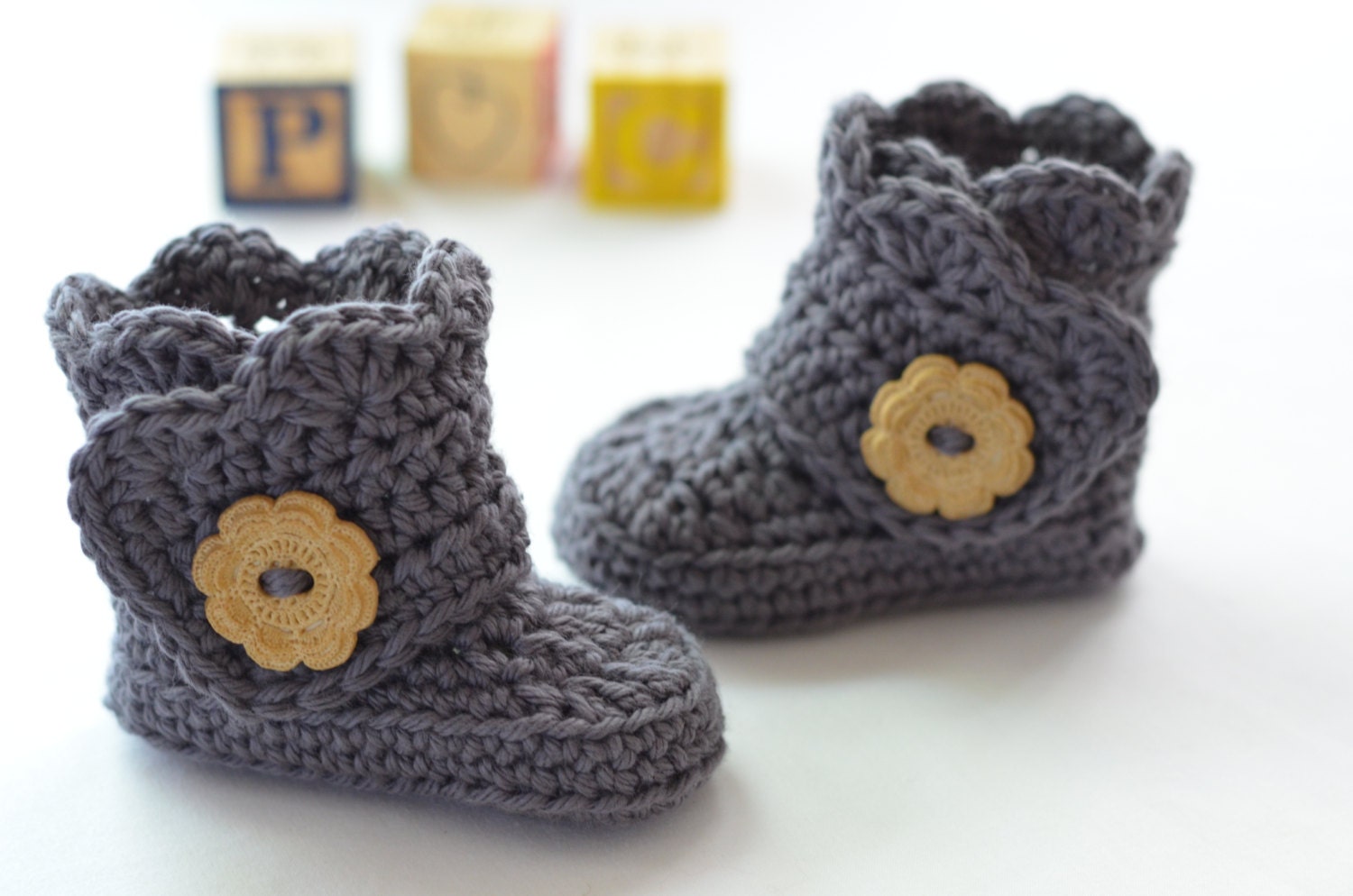Crocheted Baby Wrap Boots with Working Button // Baby Girl