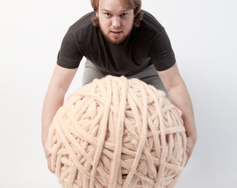 Super bulky yarns 100% Merino Wool. Big knit stitch. Huge skein of super chunky yarn. 19 microns merino wool. Giant yarn by woolWow