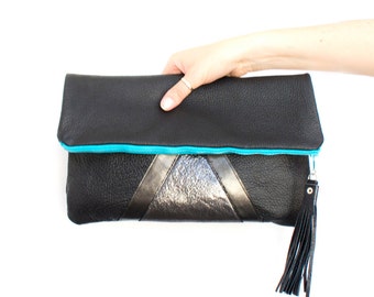 Clutch Leather with Wrist Strap Daisybell Kulyuru DKU925 - Better World Arts