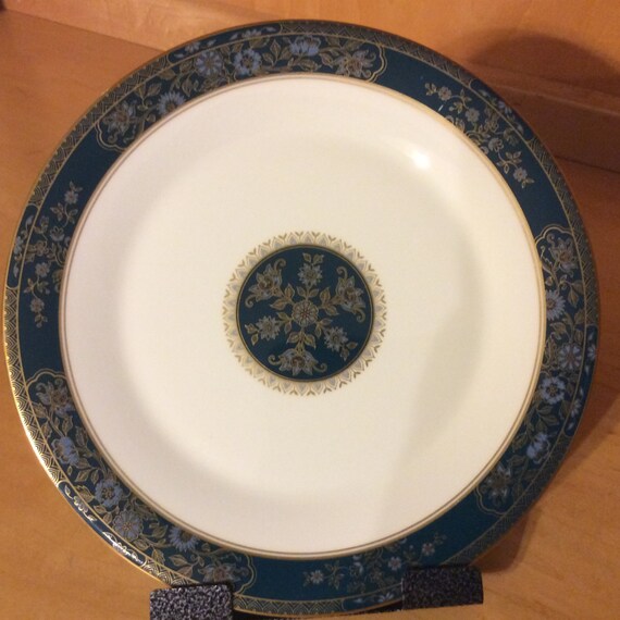 Royal Doulton Carlyle Dinner Plate 10 5/8 Fine Bone