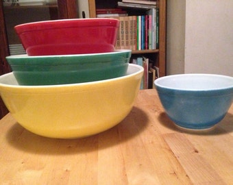 Vintage Pyrex Primary Colors Set