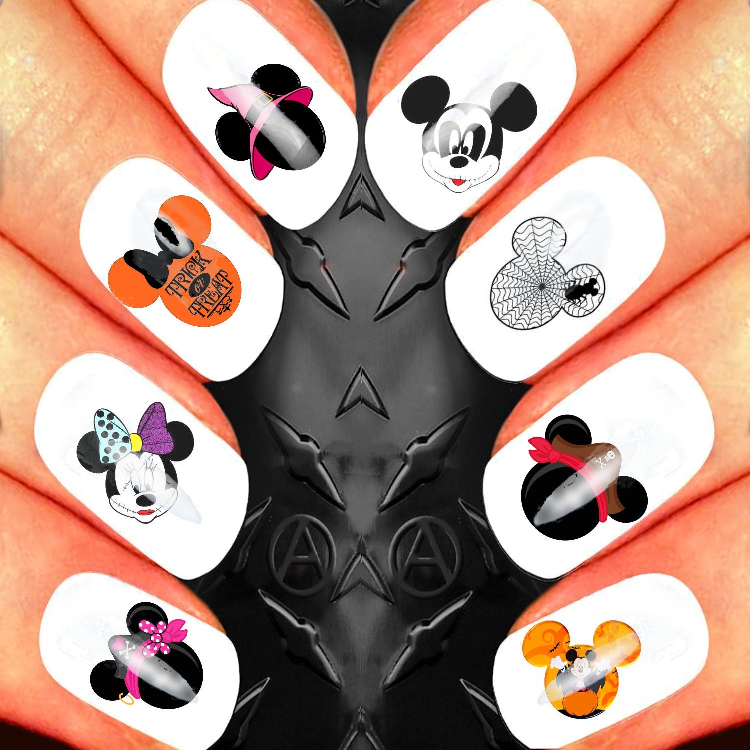 Mickey and Minnie mouse heads halloween scary disney nail art