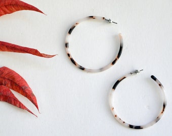 Tortoise & Blonde Tortoise Thin Large Hoop Earrings