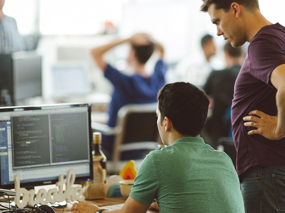 Persone al computer Persone al computer