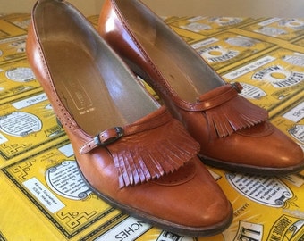 1970s shoes spectator shoes geoffrey beene shoes vintage shoes 70s heels tassel shoes size 5 1/2 b