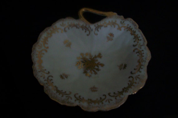Vintage sauce or nut bowl with gold trim and a cute little handle on the side, collector item, gift, l, everyday bowl, decorator bowl