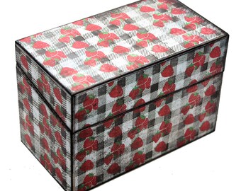 SALE Wood Recipe Box Black and White Check with Strawberries Fits 4x6 Recipe Cards