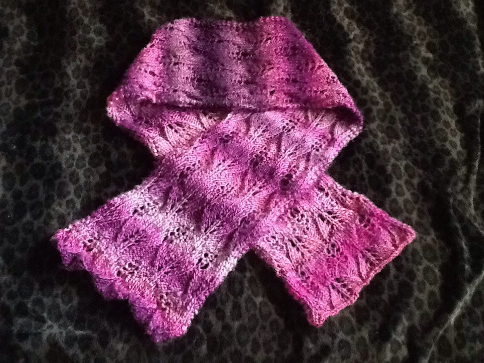 Knitting PATTERN Reversible Lace Leaf SCARF from ...