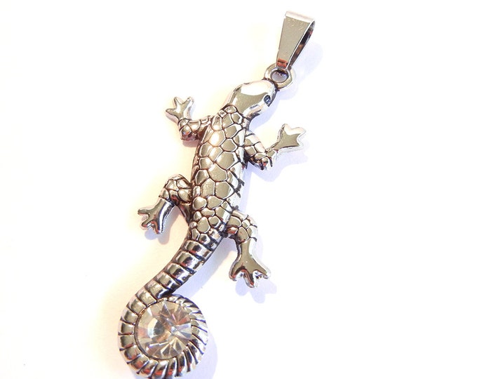 Silver-tone Lizard Pendant with Tail Around Rhinestone