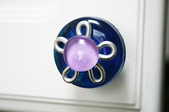 colored glass cabinet knobs and pulls