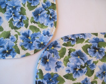 Blue Pansy Oval Placemats Reversible 4 or 6 Blue Placemats Pansy Placemats Spring Blue Placemats Blue Floral Placemats Blue Kitchen Decor