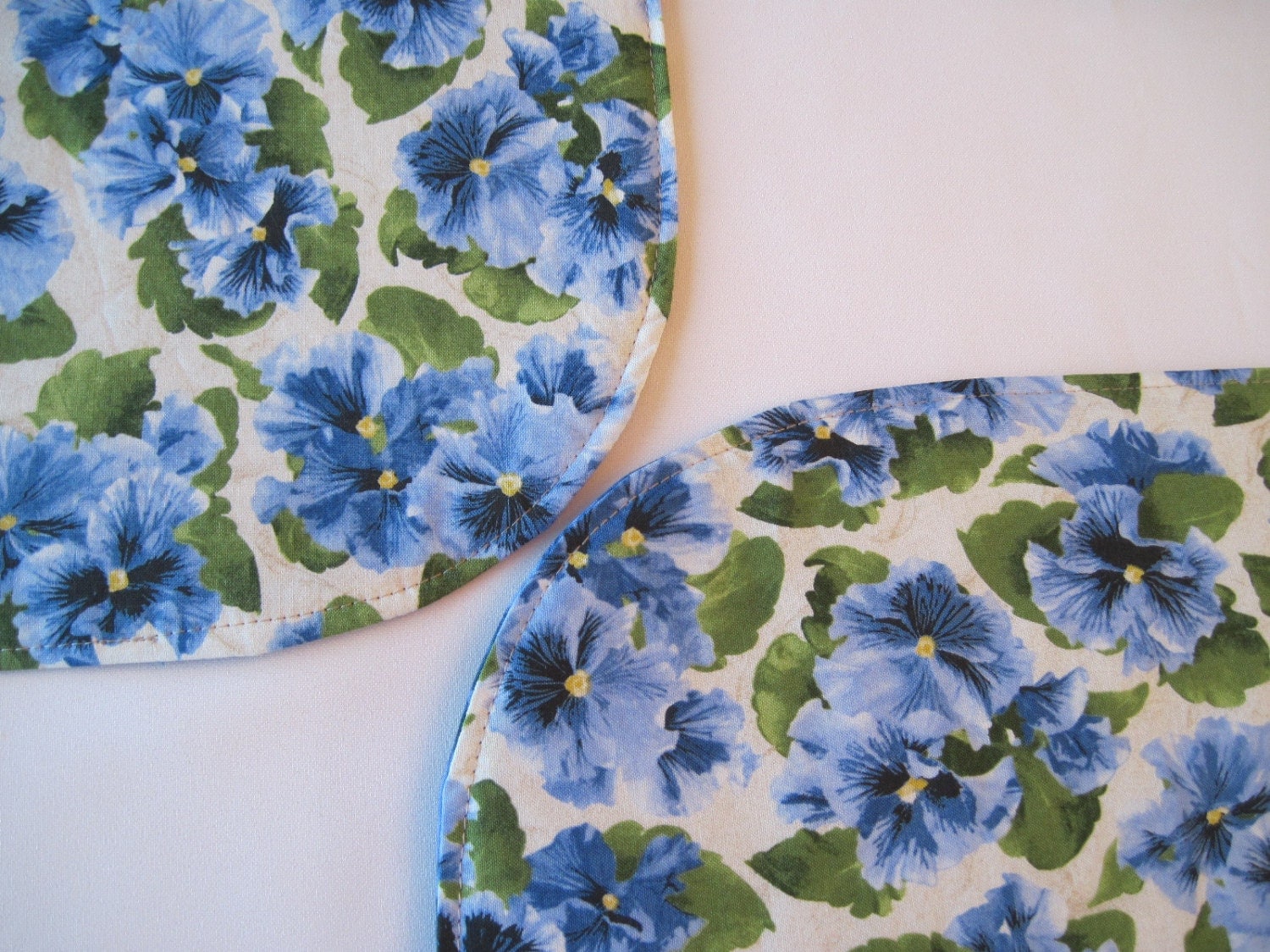 blue-pansy-oval-placemats-reversible-4-or-6-blue-placemats