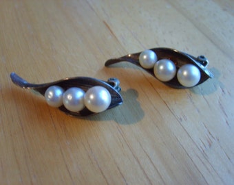 Mings's Pearl Sterling Earrings, Mings of Honolulu, Designer Earrings. Sterling Silver Earrings, Vintage Earrings