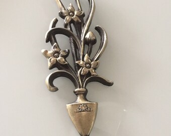 Mid Century Daffodil Metal Wall HangingMetal Flower Vase/Retro Daffodil Wall Hanging/ By Gatormom13 JUST REDUCED