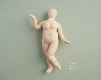 1:12 scale Plus size woman cloth doll. Miniature mannequin. Basic body full figure woman. Posable plush doll one inch scale dollhouse doll.