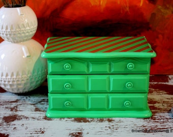 Vintage jewelry box painted Kelly Green // Green jewelry box