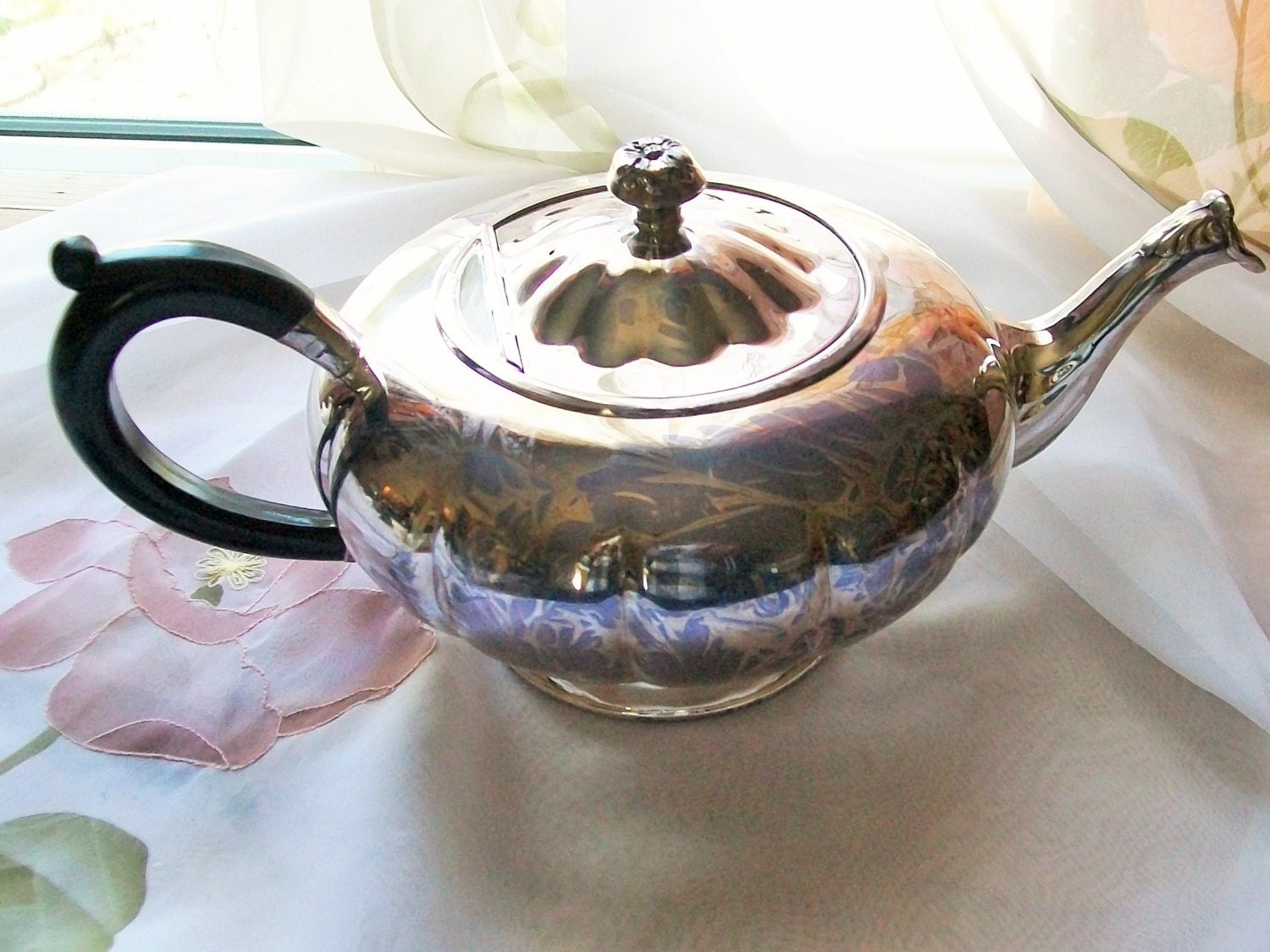 Marlboro Plate Old English Reproduction Silverplate teapot