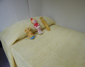 Twin size yellow Chenille bedspread