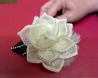 Black and ivory fascinator