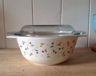 1980s Rare Pyrex England Tulipa - USA size 505 1 pint Round Casserole With lid- great condition