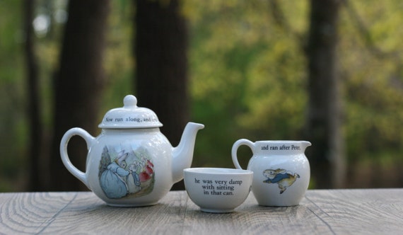 wedgwood peter rabbit miniature tea set