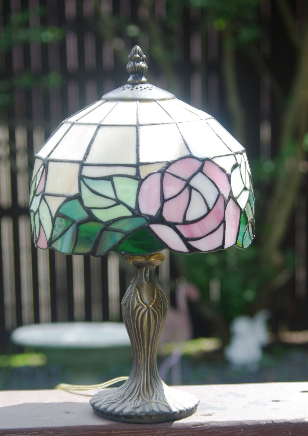 Accent Lamp Vintage Tiffany Style Round Pink Rose Table Lamp