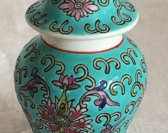 Vintage Chinese China Jingdezhen Zhi Famille Verte Rose Red Ginger Jar