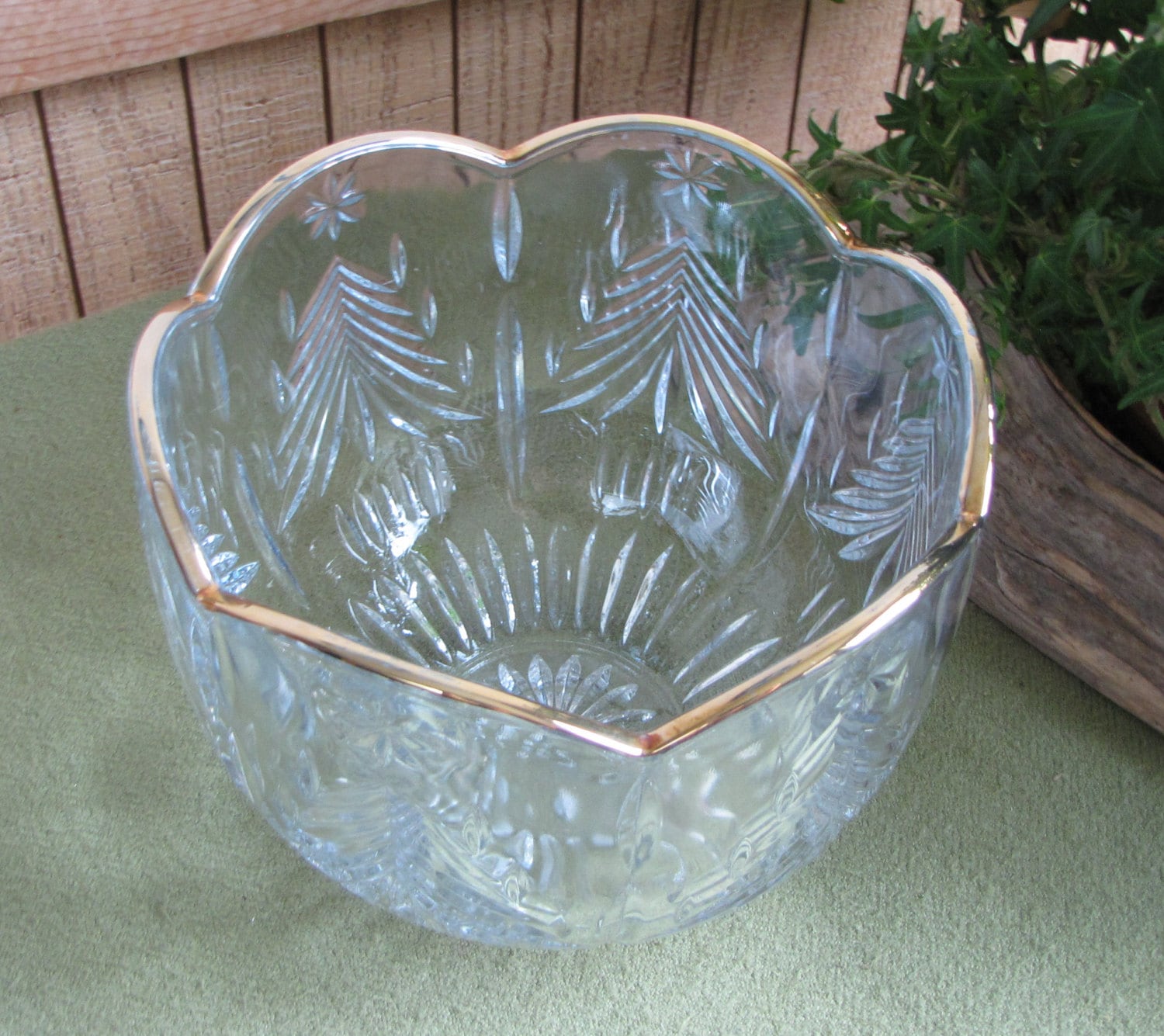 Mikasa Holiday Evergreen Gold Crystal Bowl Christmas Serving