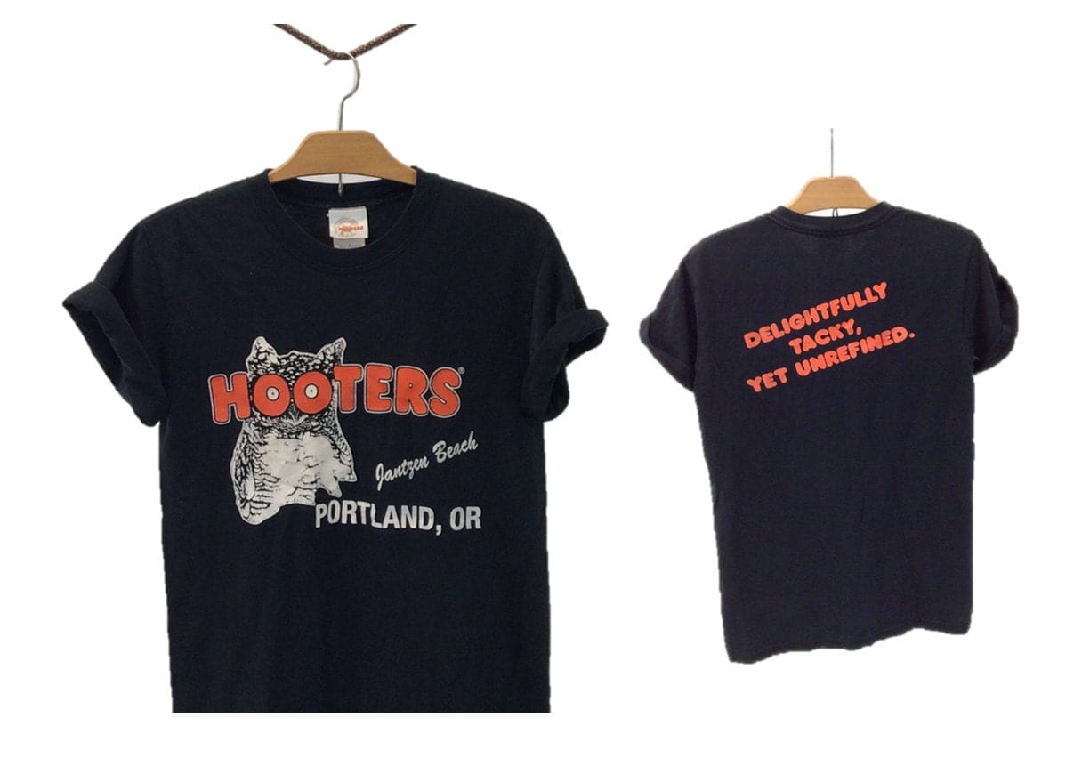 Hooters T-shirt 90s grunge random vintage tee Portland Oregon