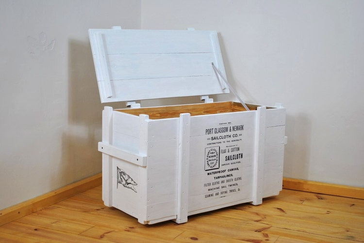 Maritimer weißer Beistelltisch Sailor Schiffskiste von arborala