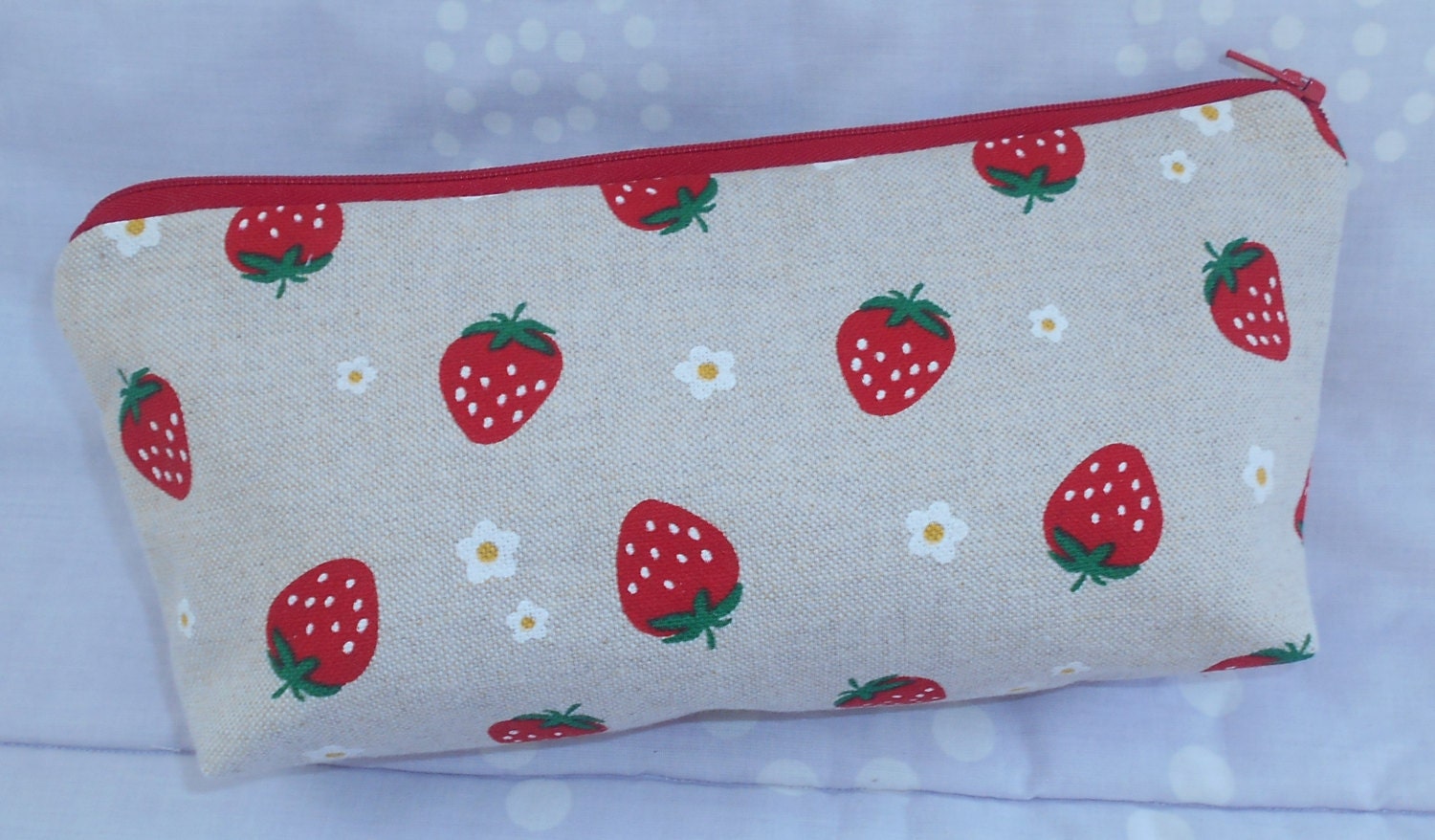 Pencil caseStrawberry pen caseSturdy pencil caseFabric