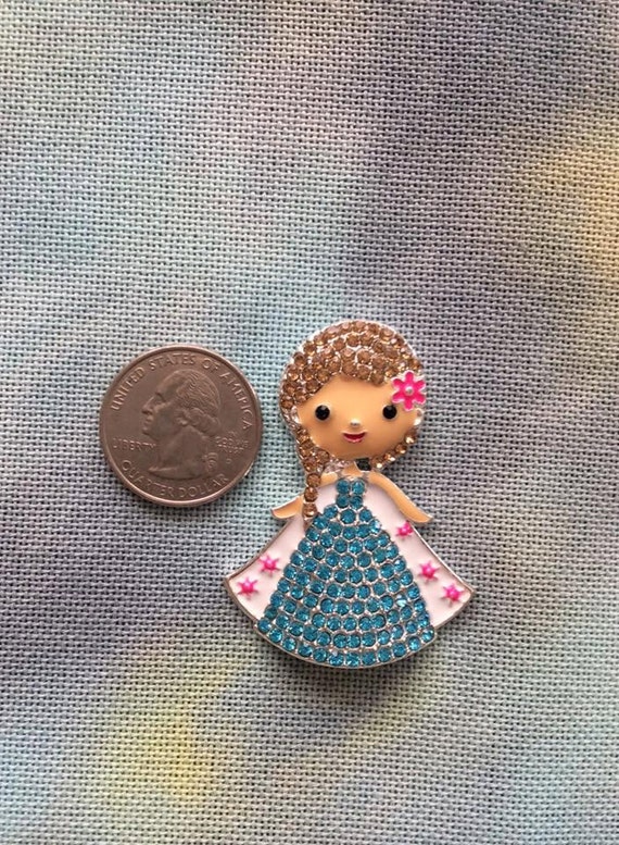 frozen fever rhinestone elsa needleminder needle frozen fever rhinestone elsa needleminder needle