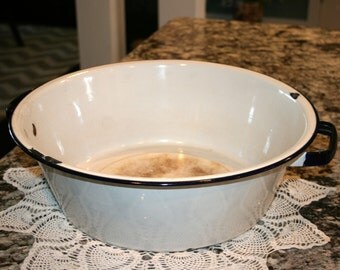 Old Enamel Dish Pan//Enamel Pan With Handles//Rustic Enamel Pan//Vintage Enamel Dish Pan
