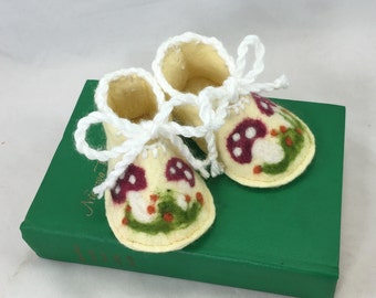 Baby booties, Wool Felted baby shoes, soft baby shoes